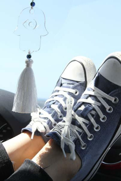 Clear acrylic car charm Hamsa Hanging with white tassel - stylish luck home decor תליון רכב • תליון רכב חמסה • חמסה לרכב • שמירה לרכב • תליון לרכב מעוצב • עין לרכב • סמלי מזל • מתנה לרכב חדש • מתנה לנהג חדש • Stylish Luck • מיוצר בישראל
