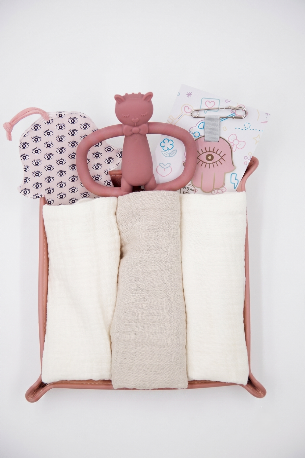 Handcrafted newborn girl welcome set

Modern pink nursery decor accessories

Premium muslin swaddle set

Designer pink Hamsa stroller pin and wall decor

Artisanal baby gifts Israel / Worldwide shipping
Luxury baby girl gift box
מארז לידה יוקרתי לבת

מתנה לתינוקת עבודת יד

אקססוריז מעוצבים לחדר תינוקות

חיתולי טטרה מוסלין איכותיים

חמסה ורודה מעוצבת לעגלה ולחדר תינוק

מתנת לידה מעוצבת תל אביב / ישראל