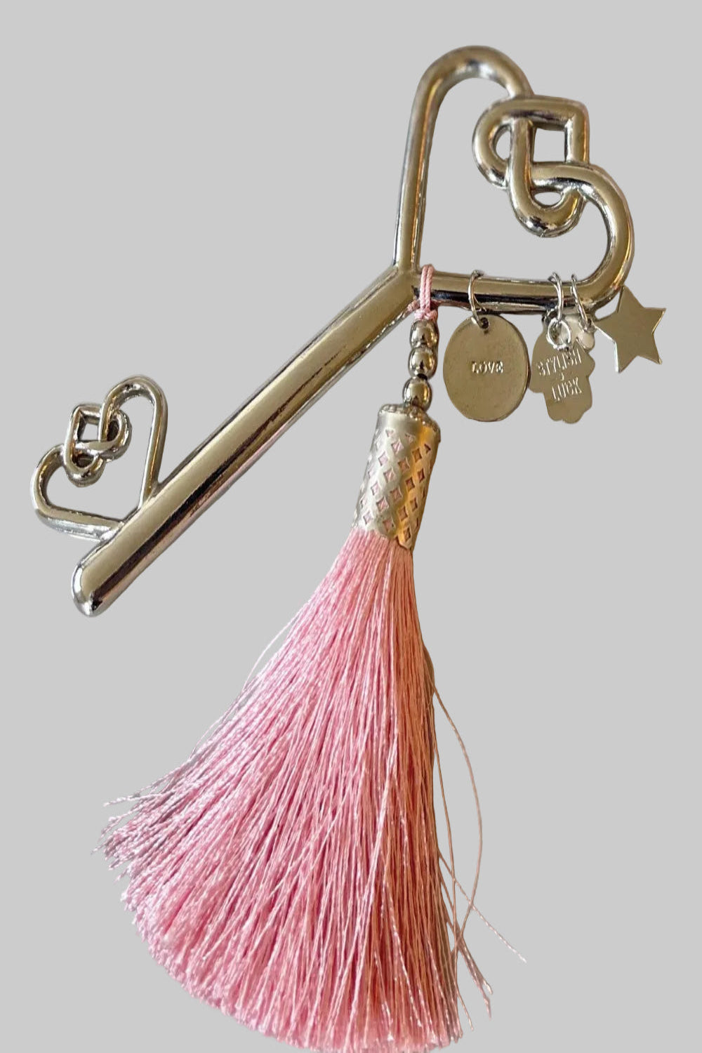 Lucky key • Decorative key • Wall hanging key • Housewarming gift • New home gift • Symbolic home decor • Spiritual home decor • Good luck charm • Boho wall decor • Meaningful gift • New beginnings gift • Made in Israel • Stylish Luck
מפתח מזל • מפתח לחנוכת בית • מפתח קישוטי • מפתח עם גדיל • סמלי מזל • שמירה לבית • מתנה לחנוכת בית • מתנה לבית חדש • מתנה משמעותית • קישוט לבית • Stylish Luck • עיצוב הבית • מיוצר בישראל
